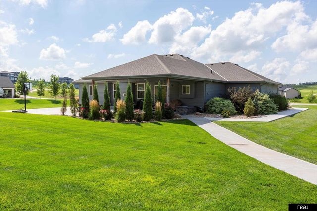 22818 Ponderosa Road, Gretna, NE 68028