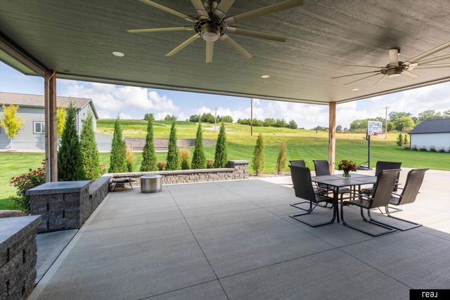 22818 Ponderosa Road, Gretna, NE 68028