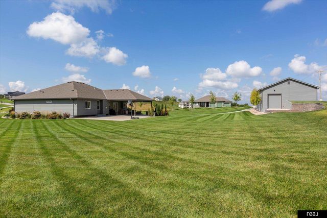 22818 Ponderosa Road, Gretna, NE 68028