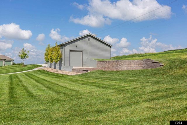 22818 Ponderosa Road, Gretna, NE 68028