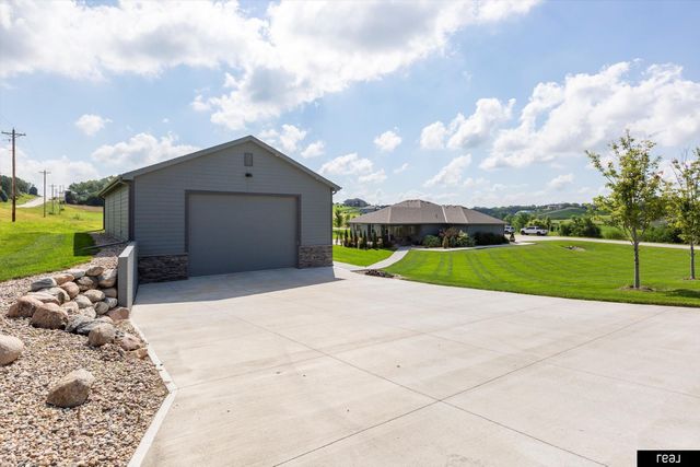 22818 Ponderosa Road, Gretna, NE 68028