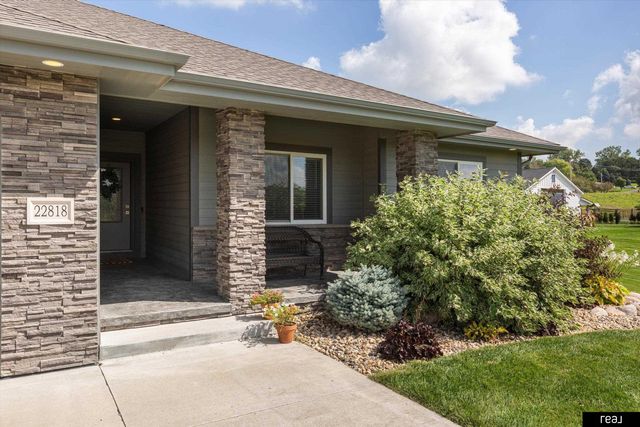 22818 Ponderosa Road, Gretna, NE 68028