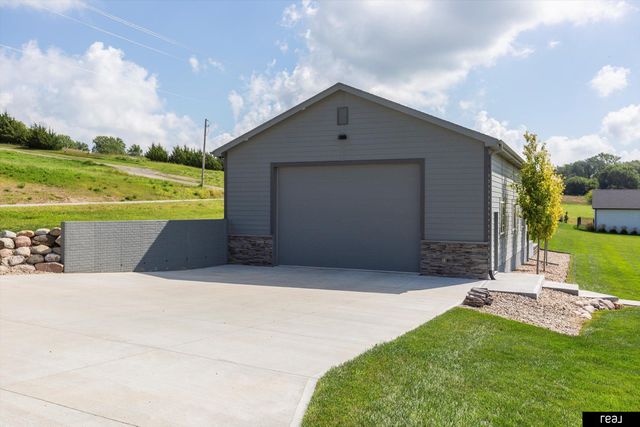 22818 Ponderosa Road, Gretna, NE 68028