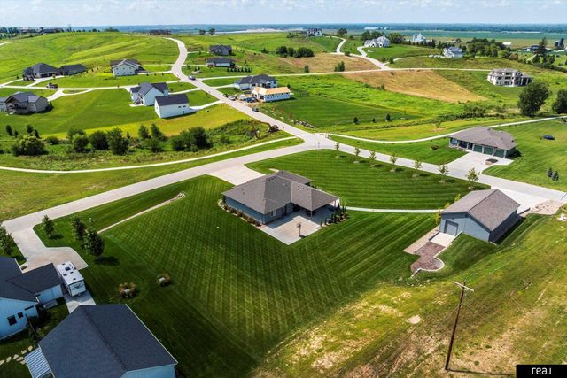 22818 Ponderosa Road, Gretna, NE 68028