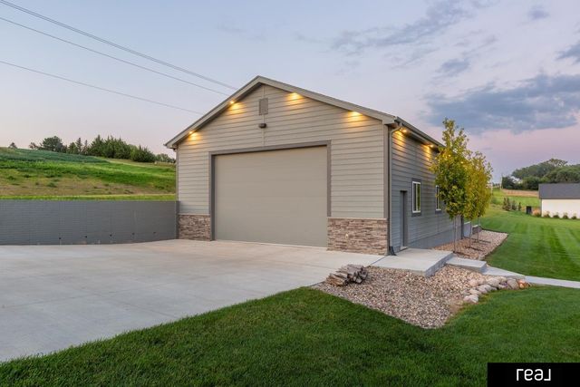 22818 Ponderosa Road, Gretna, NE 68028