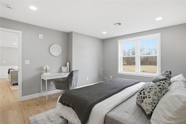 9 Joseph N Zenga Jr Boulevard 110, East Greenwich, RI 02818