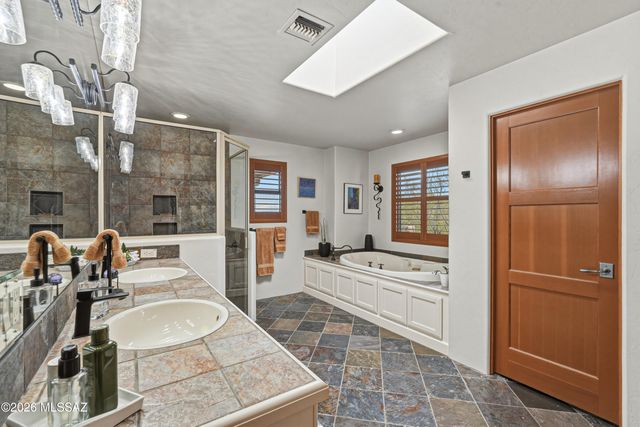 6060 N Abington Road, Tucson, AZ 85743