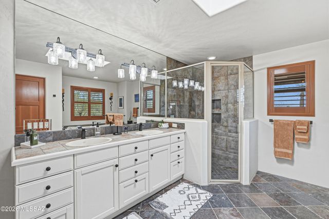 6060 N Abington Road, Tucson, AZ 85743