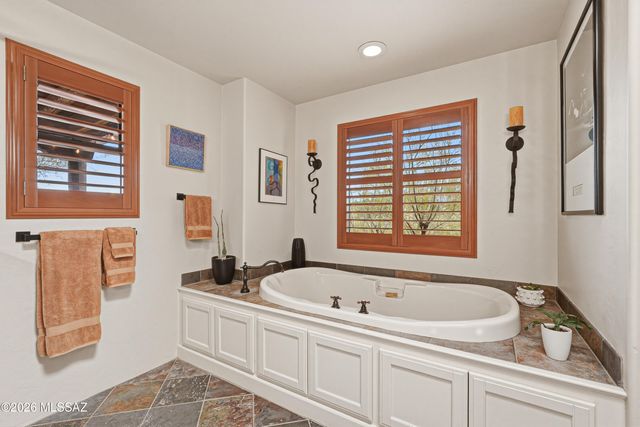 6060 N Abington Road, Tucson, AZ 85743