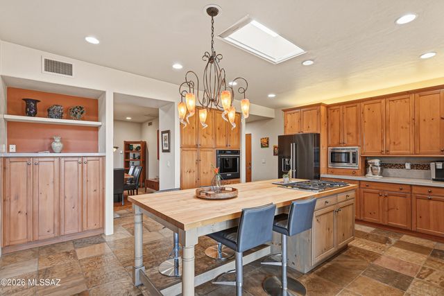 6060 N Abington Road, Tucson, AZ 85743