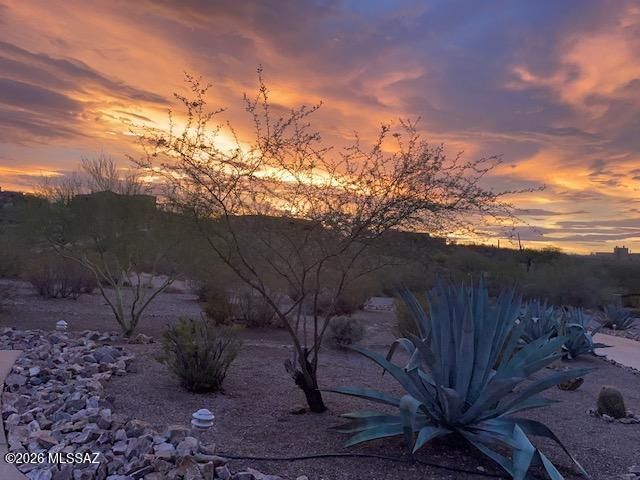 6060 N Abington Road, Tucson, AZ 85743