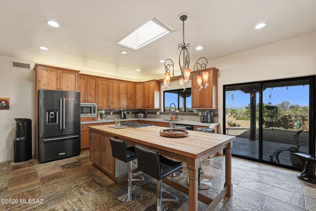 6060 N Abington Road, Tucson, AZ 85743