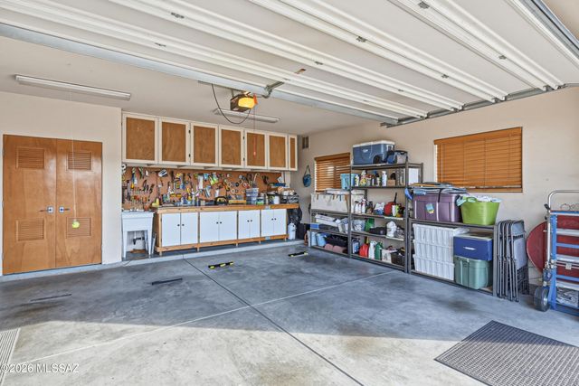 6060 N Abington Road, Tucson, AZ 85743