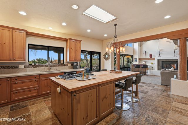 6060 N Abington Road, Tucson, AZ 85743