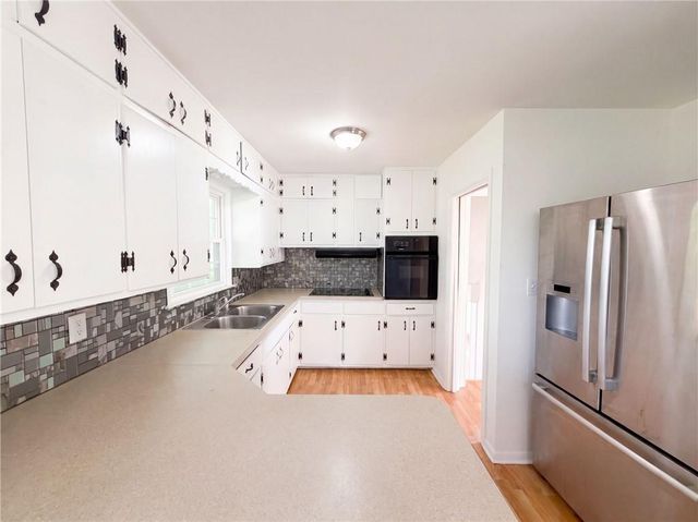 12904 E 54th Street, Kansas City, MO 64133