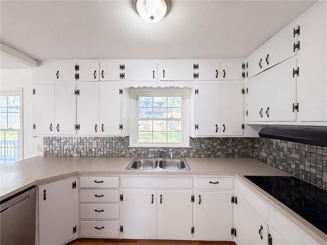 12904 E 54th Street, Kansas City, MO 64133