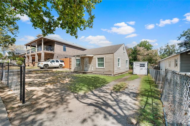 2712 27th Street, Fort Worth, TX 76106