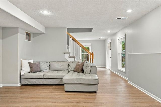 21488 W 121st Terrace, Olathe, KS 66061