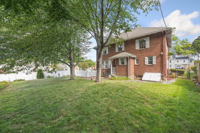 525 Lynn Fells Parkway, Melrose, MA 02176