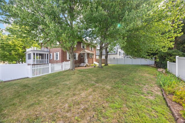 525 Lynn Fells Parkway, Melrose, MA 02176