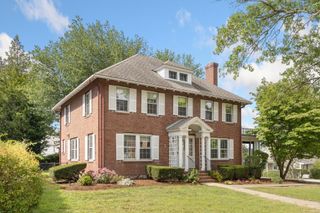 525 Lynn Fells Parkway, Melrose, MA 02176