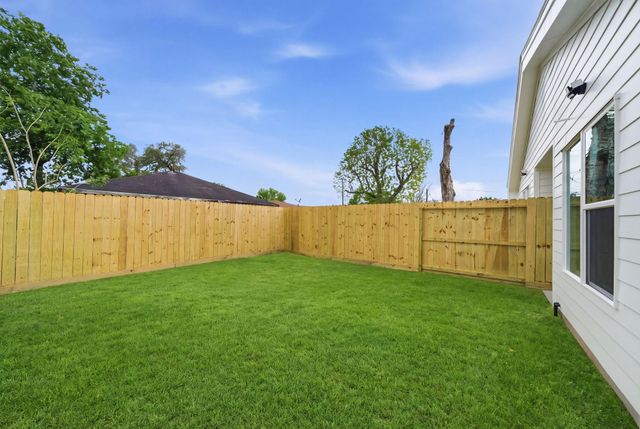 6514 Luce Street B, Houston, TX 77087
