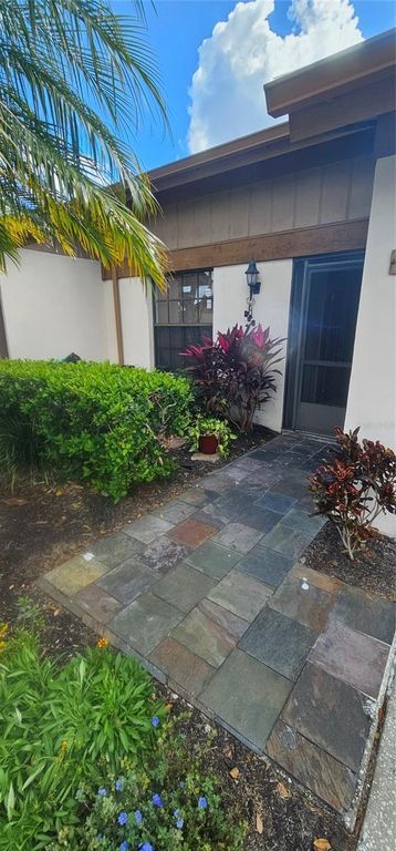 Image 2 of property listing at 4075 SHORESIDE CIRCLE, Tampa, FL 33624