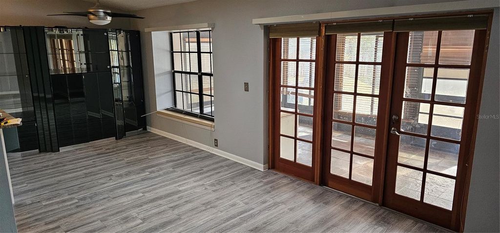 Image 11 of property listing at 4075 SHORESIDE CIRCLE, Tampa, FL 33624