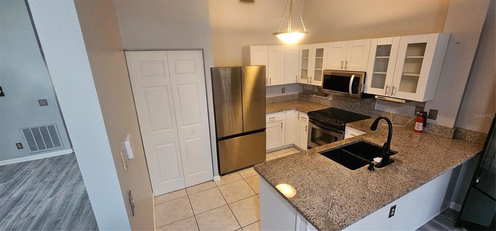 Image 14 of property listing at 4075 SHORESIDE CIRCLE, Tampa, FL 33624