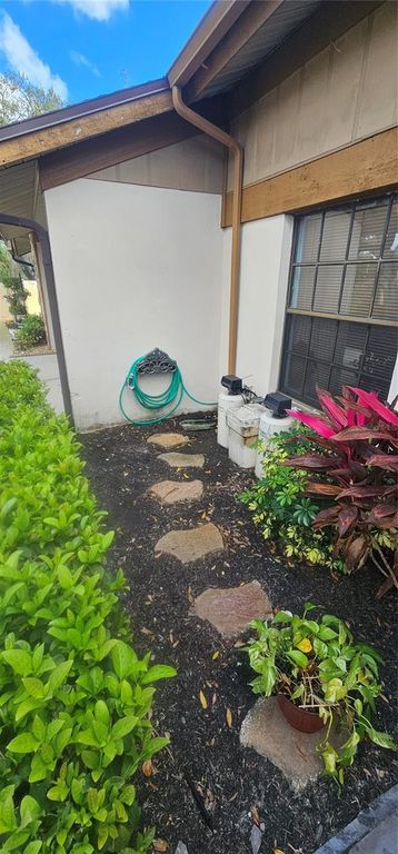 Image 3 of property listing at 4075 SHORESIDE CIRCLE, Tampa, FL 33624