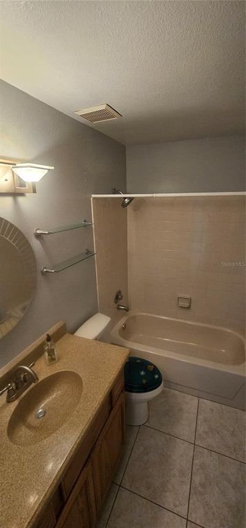 Image 35 of property listing at 4075 SHORESIDE CIRCLE, Tampa, FL 33624