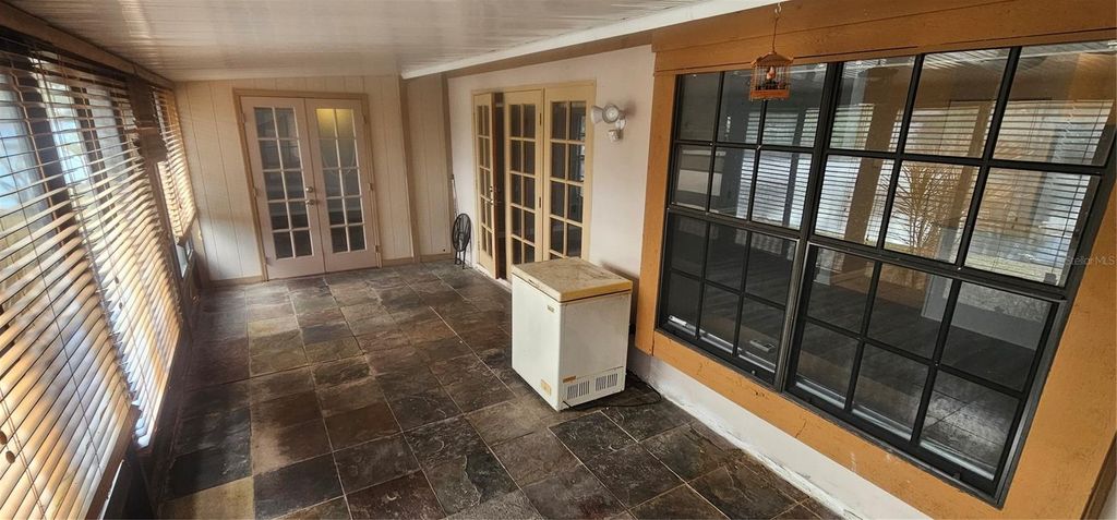 Image 38 of property listing at 4075 SHORESIDE CIRCLE, Tampa, FL 33624