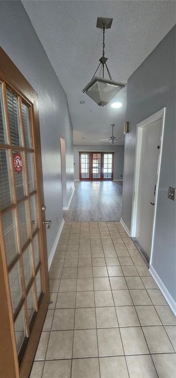 Image 6 of property listing at 4075 SHORESIDE CIRCLE, Tampa, FL 33624