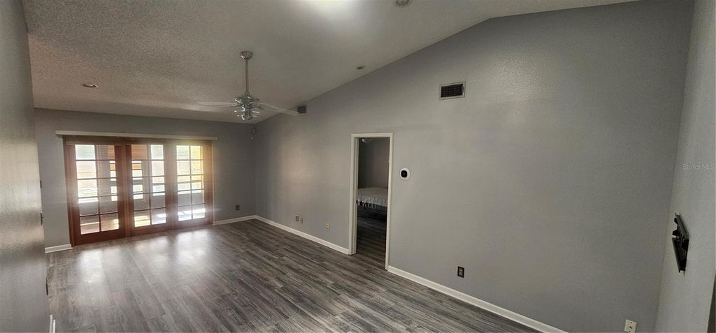 Image 9 of property listing at 4075 SHORESIDE CIRCLE, Tampa, FL 33624