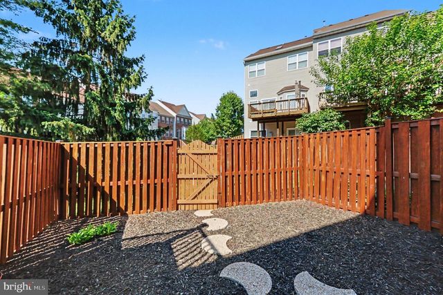 14651 SEASONS DR, Centreville, VA 20120