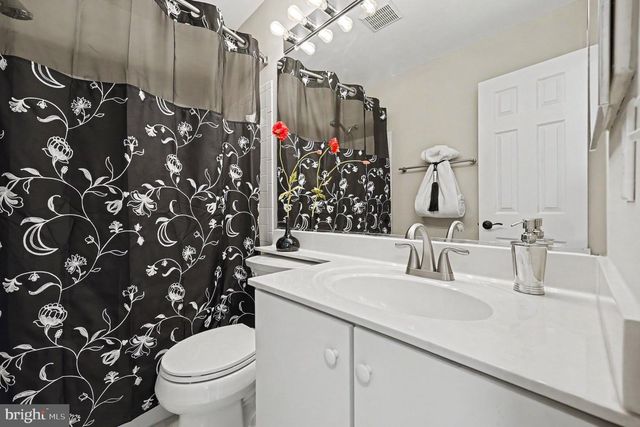 14651 SEASONS DR, Centreville, VA 20120