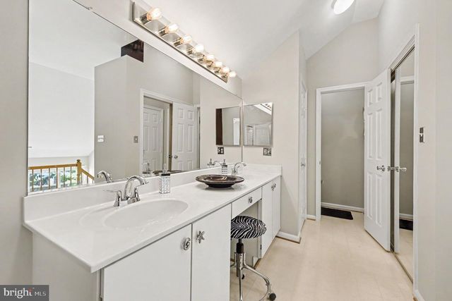 14651 SEASONS DR, Centreville, VA 20120