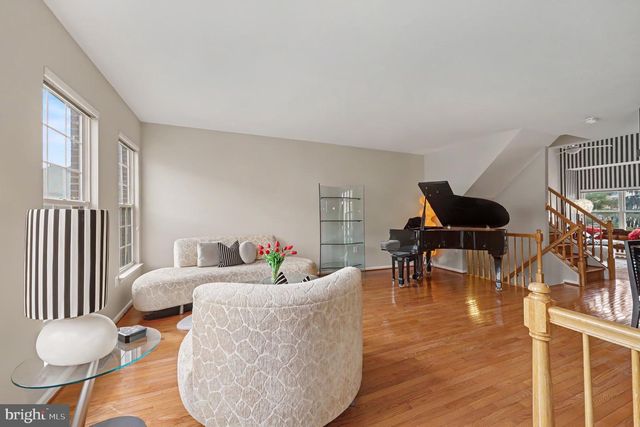 14651 SEASONS DR, Centreville, VA 20120