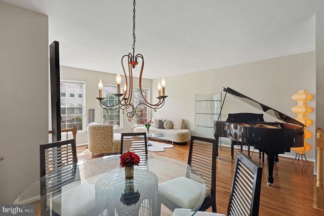 14651 SEASONS DR, Centreville, VA 20120