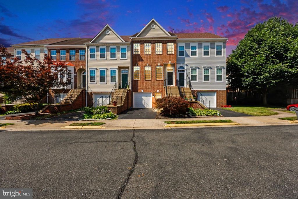 14651 SEASONS DR, Centreville, VA 20120