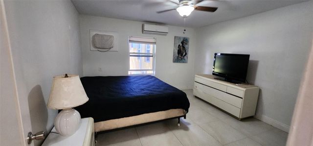 806 NE 7th Street a, Hallandale Beach, FL 33009