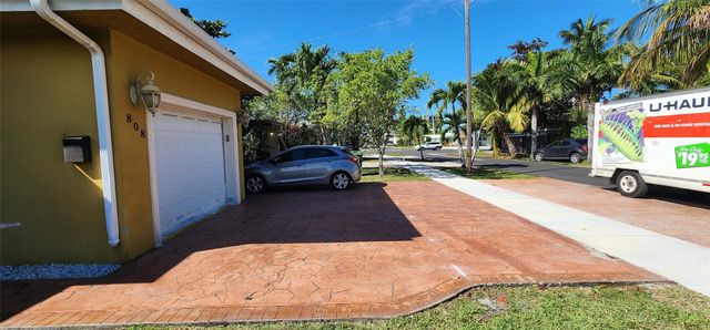 806 NE 7th Street a, Hallandale Beach, FL 33009