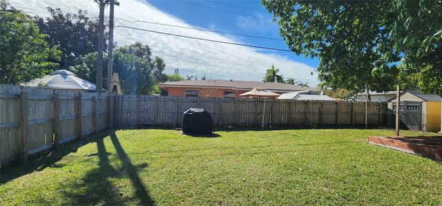 806 NE 7th Street a, Hallandale Beach, FL 33009