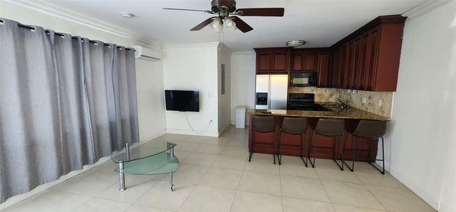 806 NE 7th Street a, Hallandale Beach, FL 33009