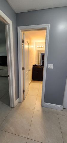 806 NE 7th Street a, Hallandale Beach, FL 33009