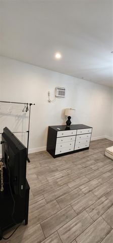 806 NE 7th Street a, Hallandale Beach, FL 33009