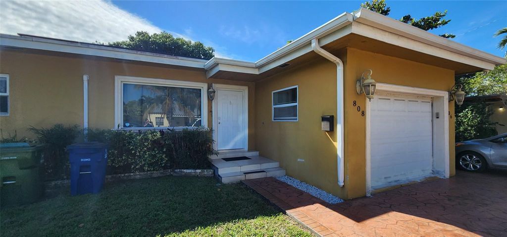 806 NE 7th Street a, Hallandale Beach, FL 33009