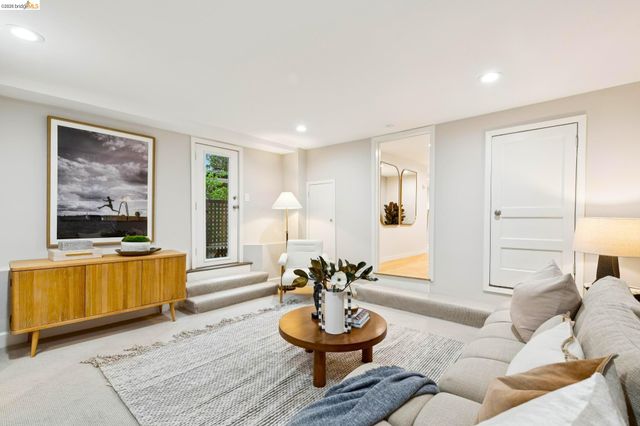 1374 El Centro Ave, Oakland, CA 94602