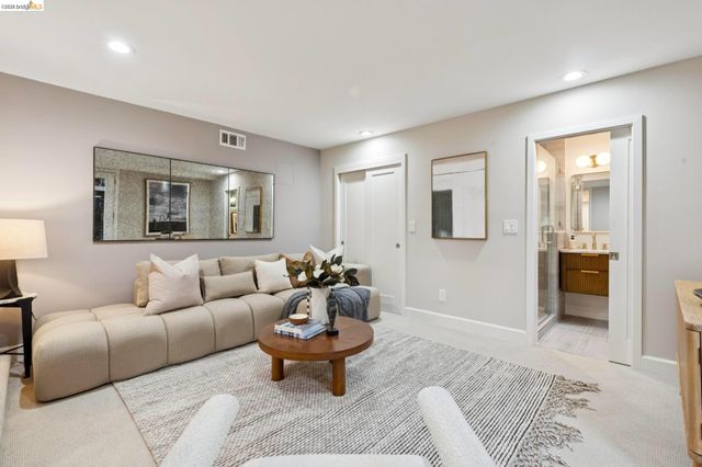 1374 El Centro Ave, Oakland, CA 94602