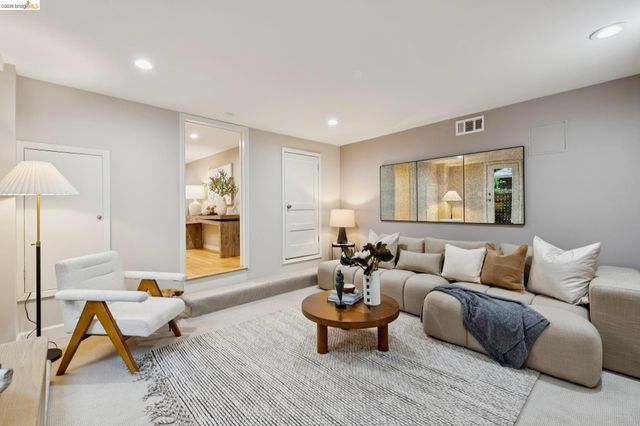 1374 El Centro Ave, Oakland, CA 94602